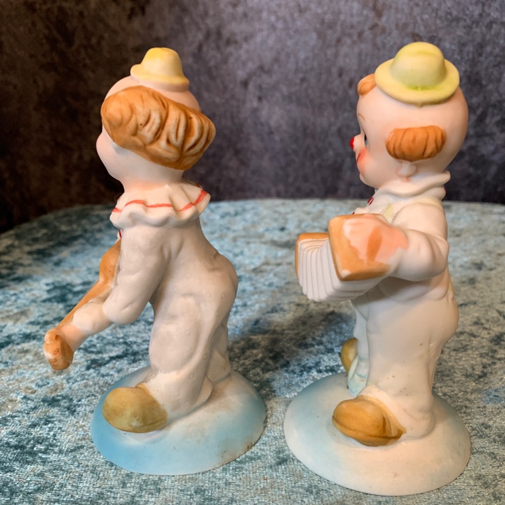 Pair of Artmark Bisque Clown Figurines, 5" Tall - Picture 2 of 5